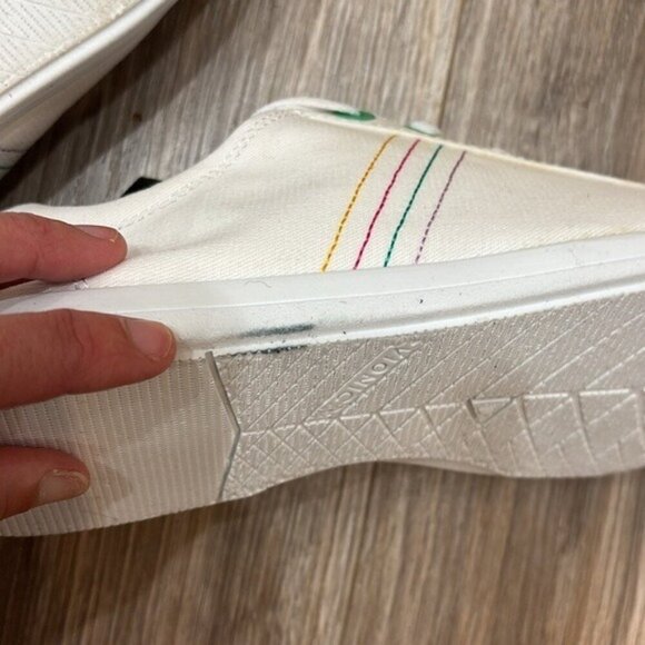 Vionic Beach White Sneakers with Green Stripes NEW SIZE 9 - Picture 5 of 6